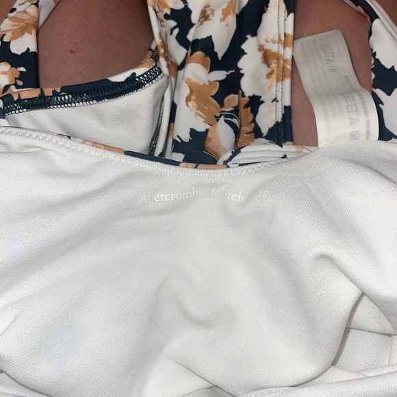 Abercrombie floral one piece swim new without tags never worn size xs - Picture 4 of 5